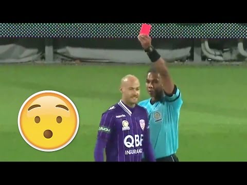 أسرع 12 بطاقة حمراء حصل عليها اللاعبون