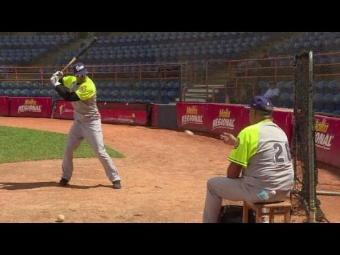 شاهد البيسبول يتحدى الأزمة في فنزويلا