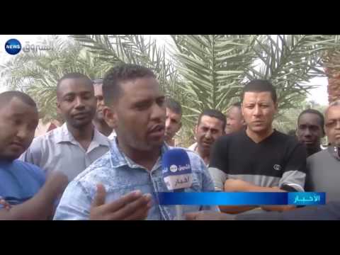 سائقو سيارات الأجرة يحتجون أمام مقر الولاية