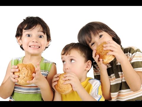 الصحة العالمية تطالب بوقف إعلانات الوجبات السريعة للأطفال على الإنترنت