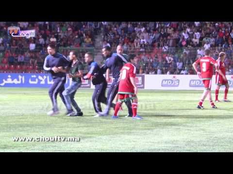 شاهد  الأسطورة مارادونا يخلق الحدث مرة أخرى