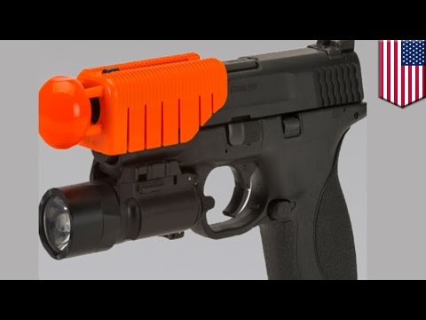 الشرطة تتدرب على إطلاق النار بمسدس كرة