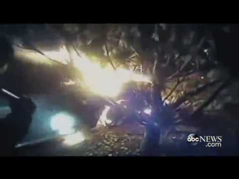 لحظة إنقاذ رجل من حريق سيارة