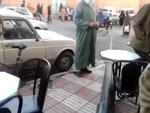 سقوط عمود كهرباء في منطقة كلميم