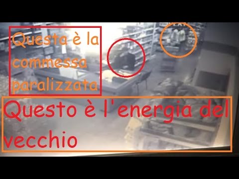 عجوز إيطالي يقاتل 3 لصوص مسلحين