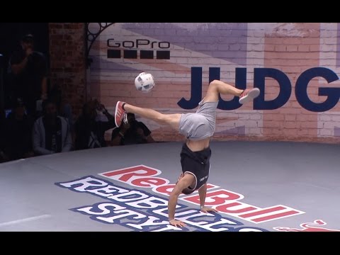 الأرجنتيني إياكونو يتوج بلقب الفري ستايل