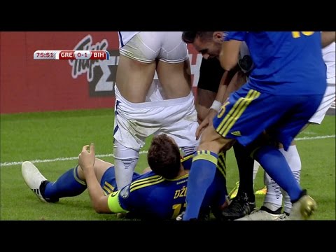 شاهد طرد إدين دجيكو بسبب سروال الخصم