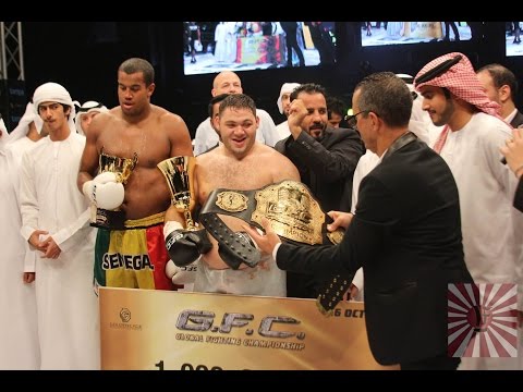 بالفيديو فوز المقاتل المغربي اسماعيل لزعر بجائزة gfc العالمية