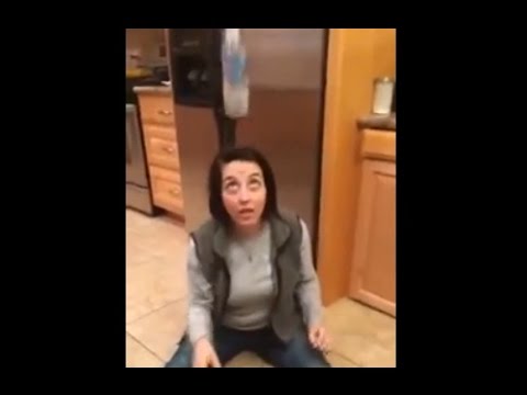 شاهد فرحة جنونية لفتاة نفذت حركة صعبة