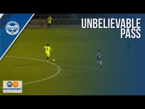 شهد لاعب إنكليزيّ يُمرّر الكرة إلى رجل أمن بدلاً من زميله