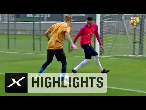 شاهد جاستن بيبر يستعرض مهاراته في تدريبات برشلونة