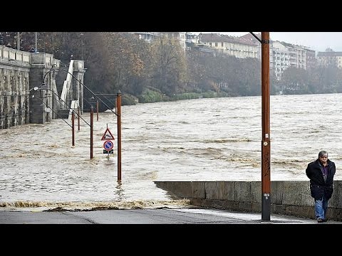 شاهد قتيل وثلاثة مفقودين جراء فيضانات عارمة في شمال غرب إيطاليا