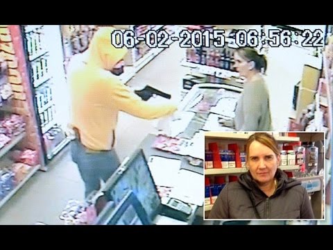 لص مهذب يسرق محلا ثم يعتذر