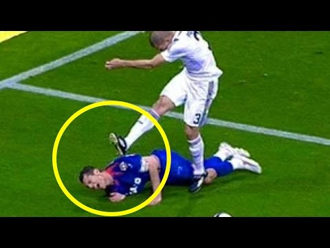 شاهد لحظات الغضب للبرتغالي بيبى داخل الملعب