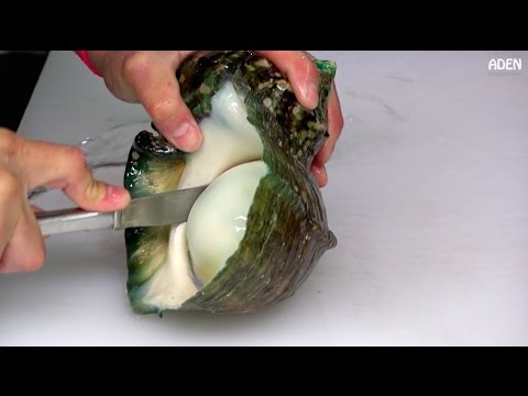 تعرّف على وجبة قواقع البحر الضخمة في اليابان