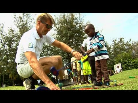 بالفيديو  الغولف يعرف أطفال كوت ديفوار الفقراء على رياضات الأغنياء