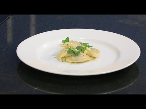 شاهد طريقة إعداد عجينة مكرونة صيامي