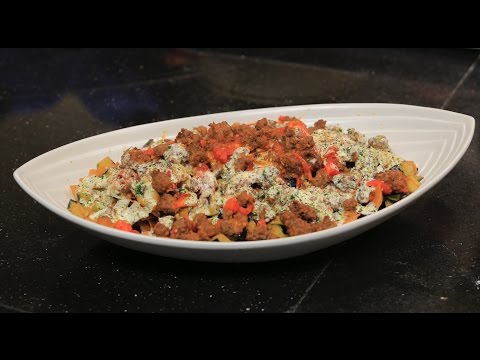 شاهد طريقة إعداد فتة باذنجان باللحم المفروم