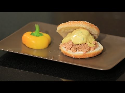 بالفيديو طريقة إعداد تونة بصوص المستردة الكريمي