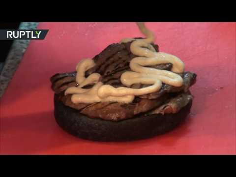 مطعم روسي يقدم وجبة سندوتش ذهبي ب90 دولار