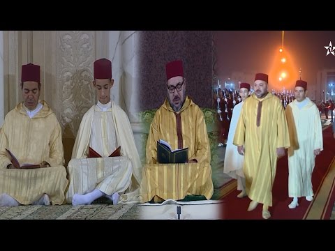 شاهد  وصول العاهل المغربي الملك محمد السادس إلى مسجد الحسن الثاني