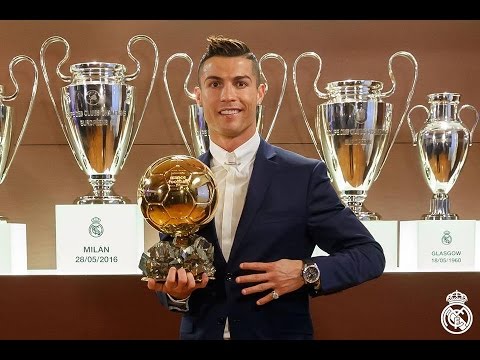 شاهد لحظة تتويج رونالدو بالكرة الذهبية