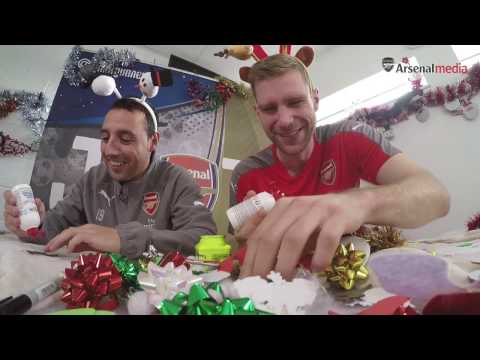 شاهد زملاء النني يزيّنون القمصان احتفالًا بالكريسماس