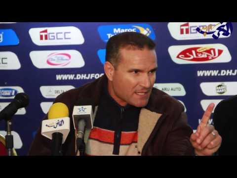 شاهد مدرب القنيطري يغضب من صحافي في ملعب العبدي