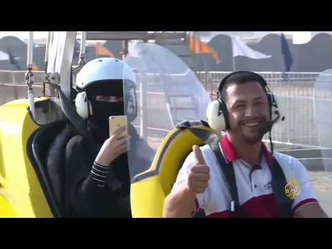 شاهد هواية الطيران الشراعي تجتذب الشباب السعودي