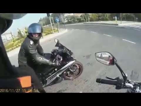 سائق موتوسيكل محترف يوثق لحظات موته