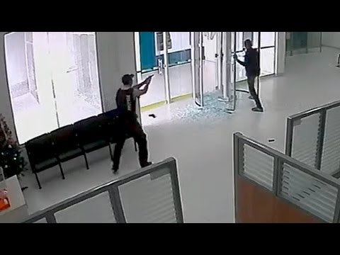 نهاية درامية للص حاول سرقة بنك بمسدس لعبة