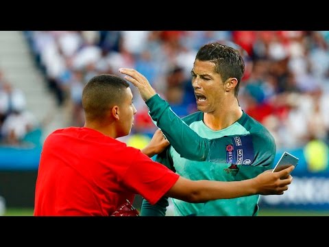 مواقف وطرائف نجوم الملاعب مع حاملي الكرات