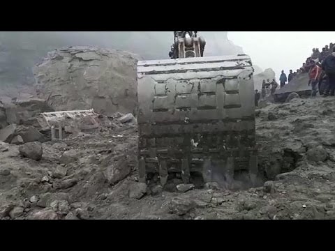 شاهد مقتل 10 أشخاص في انهيار منجم فحم في الهند