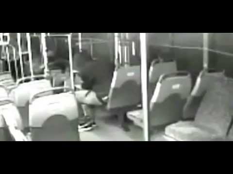 رجل مجهول يطلق النار على حافلة