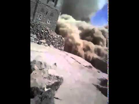 الحوثيون يفجرون منزل أحد قيادات الإصلاح