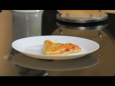 شاهد طريقة إعداد ساندويتش جبنة بالعجينة الهشة