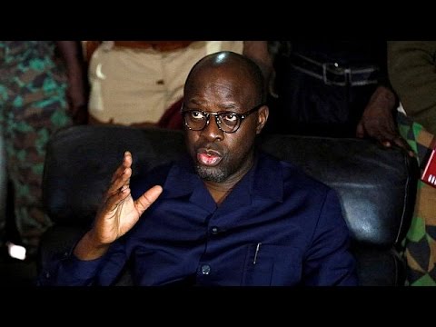 بالفيديو  متمردو كوت ديفوار يطلقون سراح وزير الدفاع