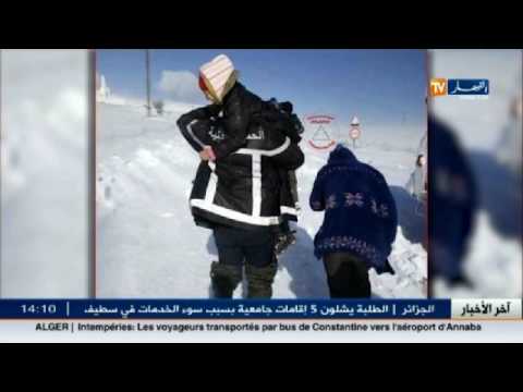 شاهد مصالح الحماية المدنية تتدخل لإجلاء عائلات حاصرتها الثلوج