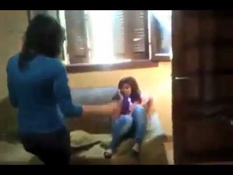 سقوط مروع لفتاة من عمارة سكنية بسبب المزاح