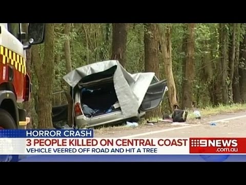 رجل يقتل زوجته وابنه بعد اصطدامه بشجرة