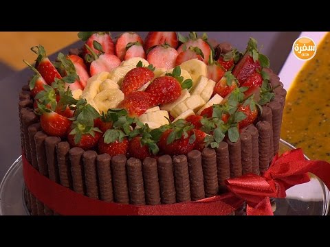 بالفيديو طريقة عمل ومقادير تورتة الفراولة والموز