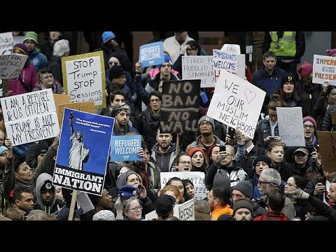 شاهد ترامب يصر على منع رعايا دول مسلمة من دخول أميركا