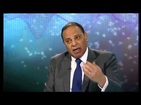 علاء الأسواني يرصد آليات الحكومة في مصر