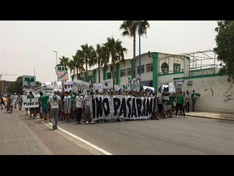 بالفيديو  جماهير الرجاء تحتج للمرة الثالثة ضد رئيس النادي