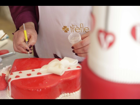 بالفيديو  تعرفي على كيفية إعداد كعكة عيد الحب