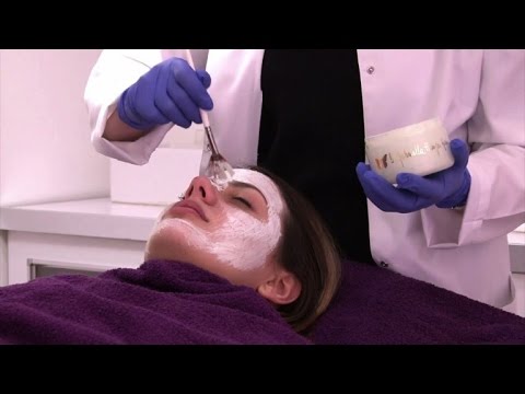 شاهد عمليات التجميل تلحق أضرارًا جسيمة بالألبانيات