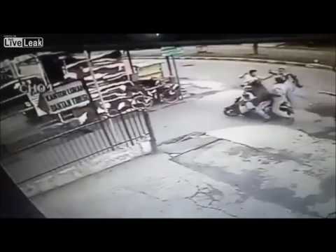 بالفيديو  لحظة سرقة فتاة حسناء