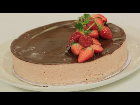 طريقة إعداد كيك الشوكولاتة مع موس الفراولة