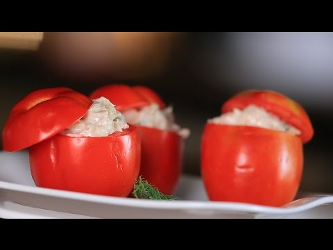 بالفيديو طريقة إعداد ومقادير سلطة طماطم بالتونة