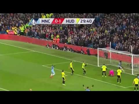 شاهد فتى غوارديولا المدلل يفلت من الطرد بعد تصرف مشين ضد الحكم